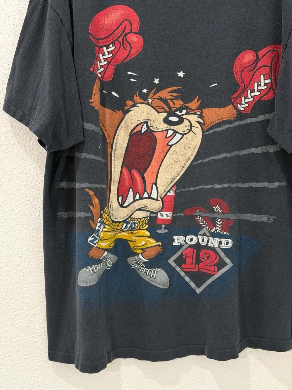 Vintage 1993 Looney Tunes Taz Tasmanian Devil Boxing Double-Sided T-Shirt XL - Picture 4 of 15